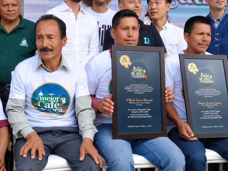 Cómo un pequeño caficultor de Inzá Cauca le gana a los gigantes